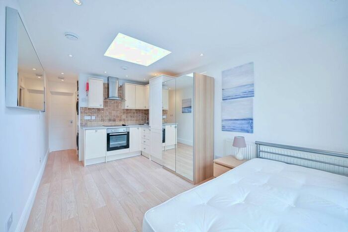 Studio To Rent In Clovelly Road, Chiswick, London, W4