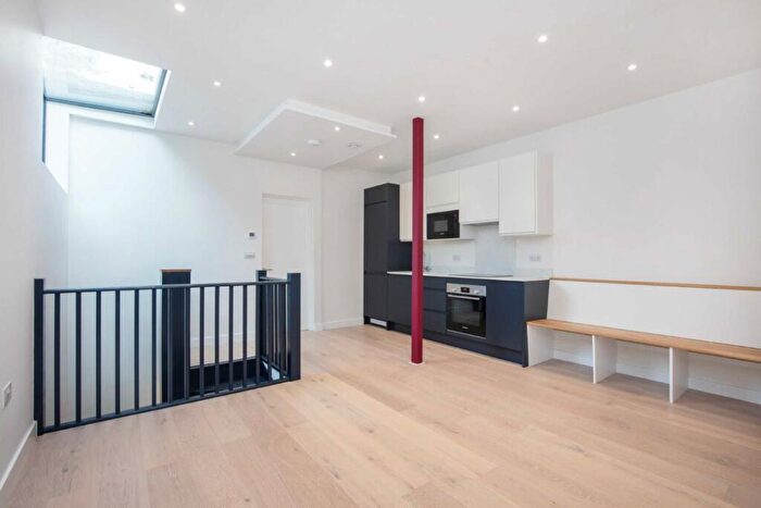 2 Bedroom House To Rent In Muswell Hill, London, N10