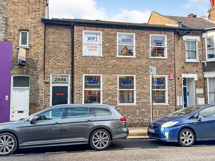 Terraced House For Sale In Field House, B Battersea Park Road, Battersea, London, SW11