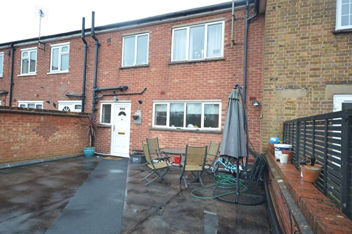 3 Bedroom Flat To Rent In Maxwell Road, Beaconsfield, HP9