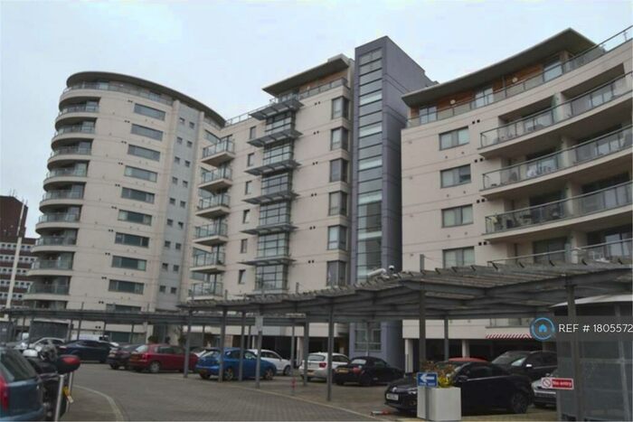 2 Bedroom Flat To Rent In Mercury Gardens, Romford, RM1