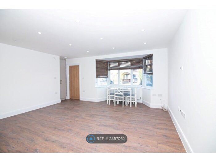 3 Bedroom Maisonette To Rent In Eastcote Road, Pinner, HA5