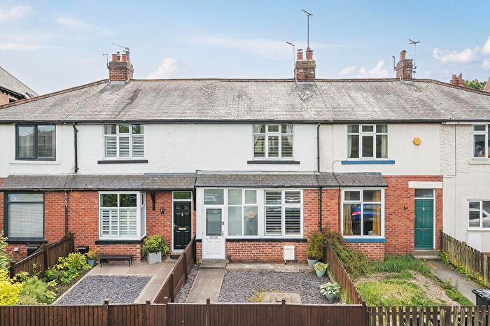 2 Bedroom Terraced House For Sale In Grove Park Terrace, Harrogate, HG1