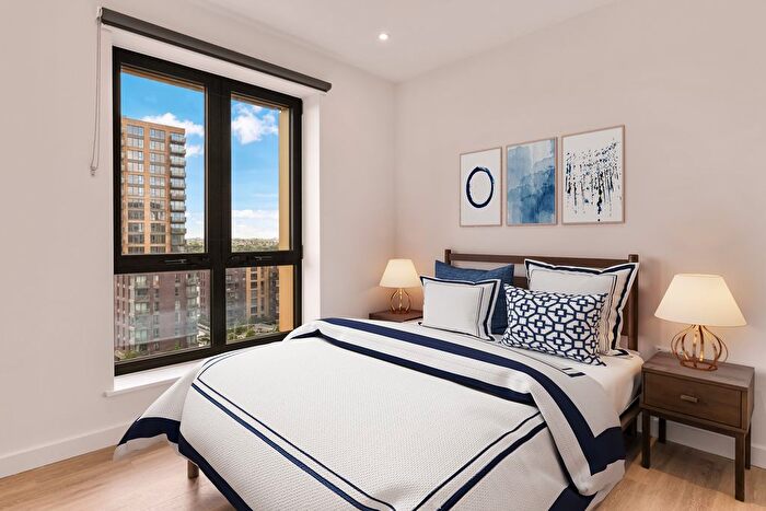 3 Bedroom Flat To Rent In Greenford, UB6