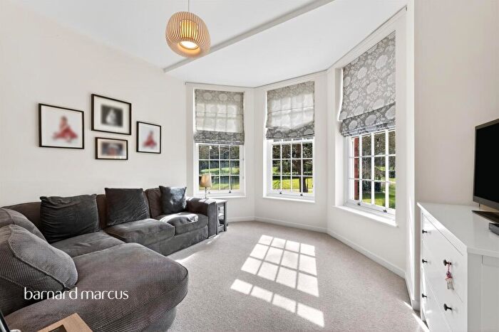 2 Bedroom Flat For Sale In Dillon Close, Epsom, KT19