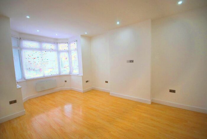 2 Bedroom Flat To Rent In Lonsdale Avenue, Wembley, Middlesex, HA9