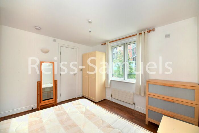 3 Bedroom Flat To Rent In Franklin Building, Millennium Harbour, Canary Wharf, London, E14