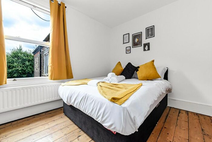 3 Bedroom House To Rent In Richmond Road, London, N15