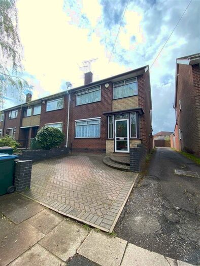 4 Bedroom End Of Terrace House To Rent In Greensleeves Close, Whitmore Park, Coventry, CV6