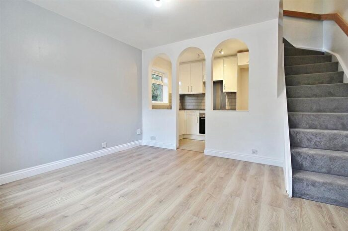 1 Bedroom Property To Rent In Heather Close, Isleworth, TW7