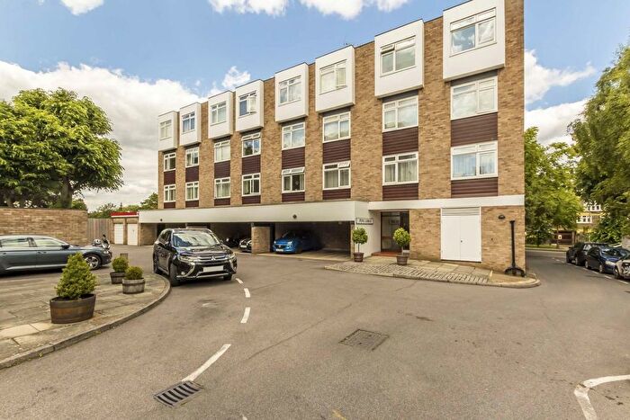 2 Bedroom Flat To Rent In Whitefield Close, Putney, SW15