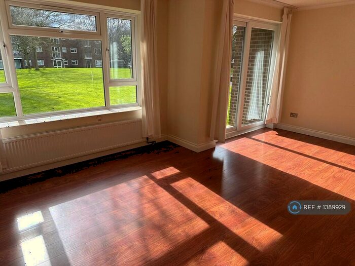 2 Bedroom Flat To Rent In Snaresbrook, London, E11