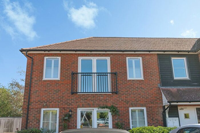 2 Bedroom Flat For Sale In Dukes Drive, Tunbridge Wells, Kent, TN2
