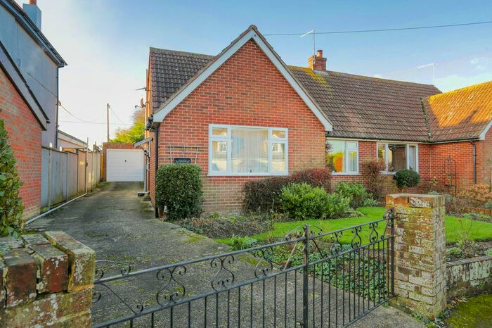 3 Bedroom Semi-Detached House For Sale In The Street, Finglesham, CT14