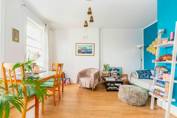 1 Bedroom Flat To Rent In Barons Court Road, Barons Court, London, W14