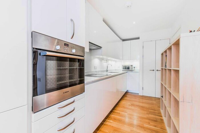 1 Bedroom Flat To Rent In Logan Close, Stratford, London, E20