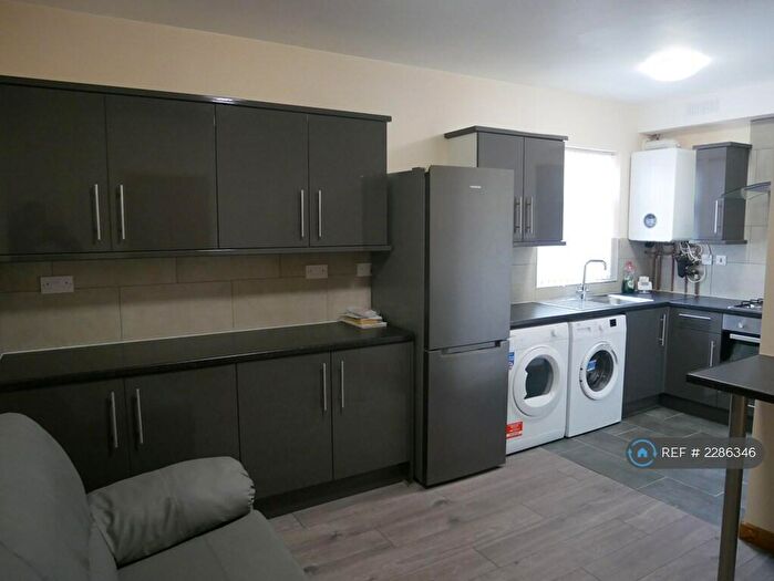 2 Bedroom Flat To Rent In Clarendon Park Road, Leicester, LE2