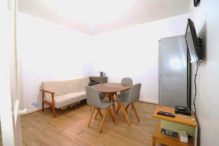 4 Bedroom Semi-Detached House To Rent In Barley Lane, Romford, IG3