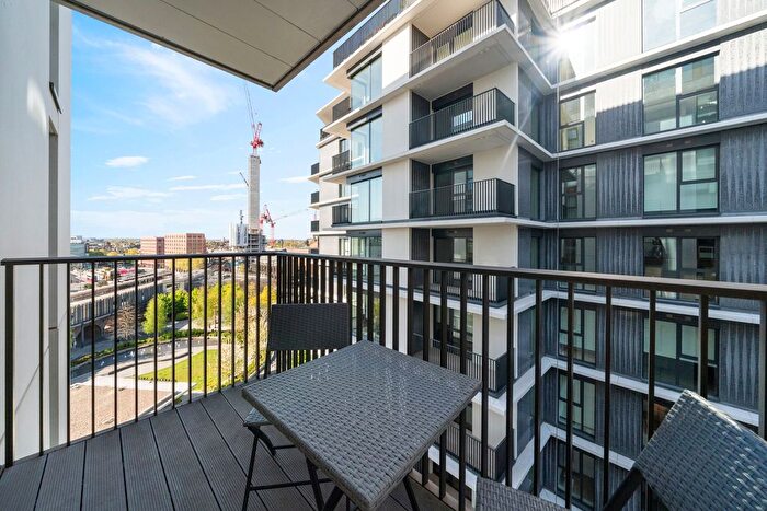 1 Bedroom Flat For Sale In Lincoln Apartments, Fountain Park Way, London, W12
