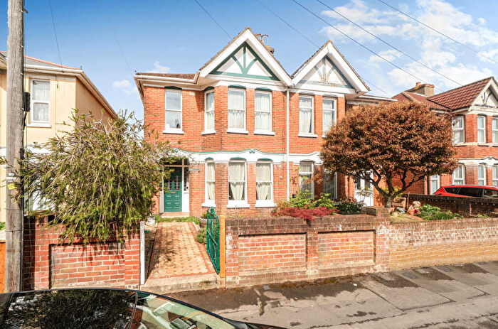 3 Bedroom Semi Detached House For Sale In Bishops Road, Itchen, Southampton, Hampshire, SO19