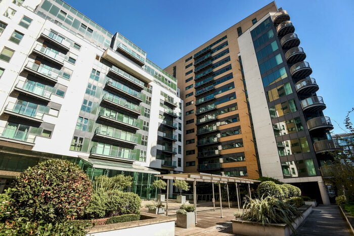 2 Bedroom Flat To Rent In Millharbour, London, E14