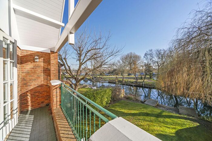 4 Bedroom Detached House To Rent In Chertsey Road, Shepperton, TW17