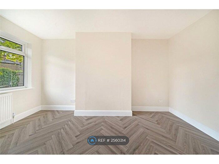 2 Bedroom Maisonette To Rent In Low Hall Lane, London, E17