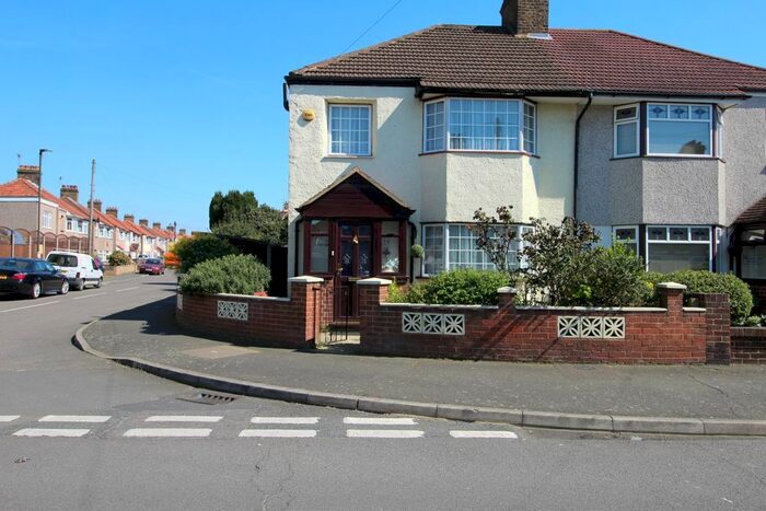 3 Bedroom Semi-Detached House To Rent In Avondale Road, Welling, DA16