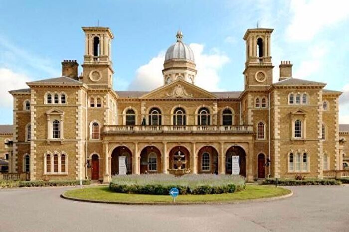 2 Bedroom Flat To Rent In Princess Park Manor, Royal Drive, Friern Barnet, N11