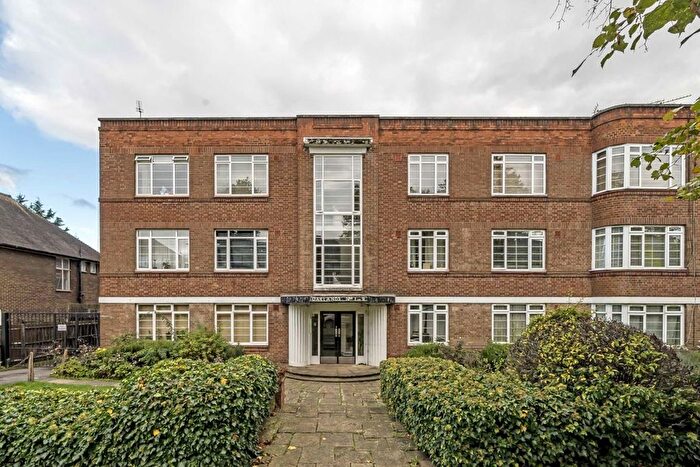 3 Bedroom Flat To Rent In Argyle Road, London, W13