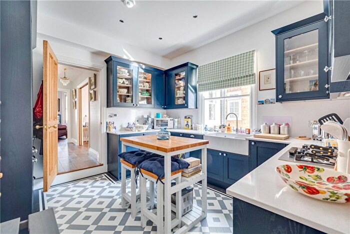 3 Bedroom Flat For Sale In Queensmill Road, London, SW6