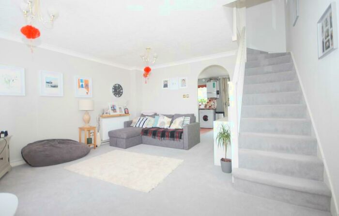3 Bedroom End Of Terrace House To Rent In Clovelly Close, Pinner, HA5