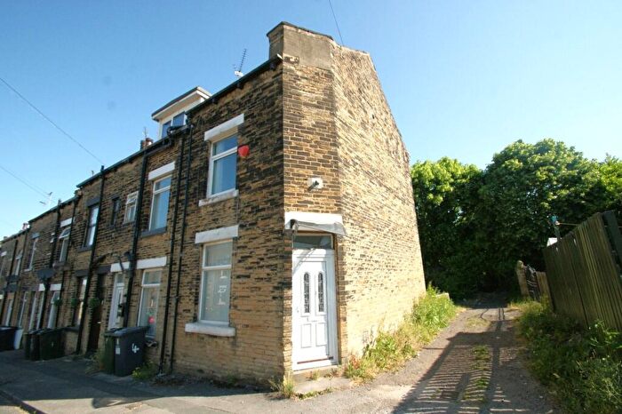 2 Bedroom End Of Terrace House To Rent In Alma Street, Sticker Lane, Bradford, West Yorkshire, BD4
