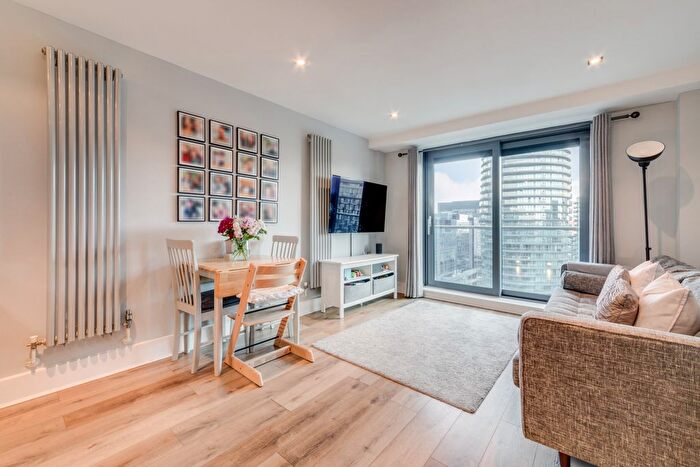 2 Bedroom Flat For Sale In Millharbour, Millwall, E14