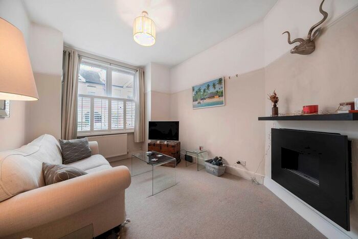 2 Bedroom Flat To Rent In Idlecombe Road, Tooting, London, SW17