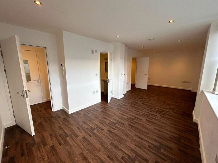 Studio To Rent In Large Bournemouth Studio, BH1