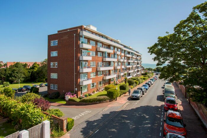 2 Bedroom Flat For Sale In Cliff Road, Eastbourne, BN20