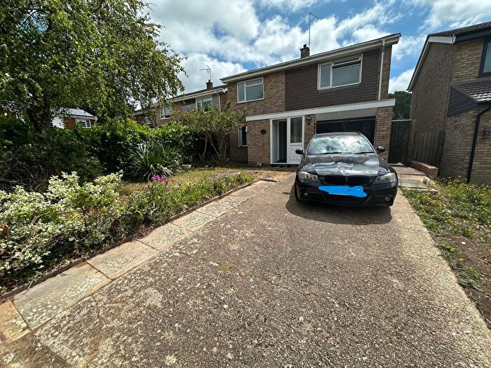 4 Bedroom Semi-Detached House To Rent In Brompton Close, Luton, Bedfordshire, LU3