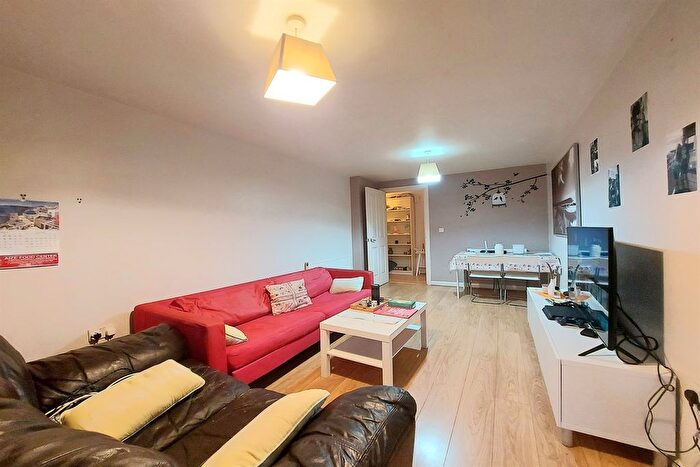 2 Bedroom Flat To Rent In Union Wharf, West Drayton, UB7