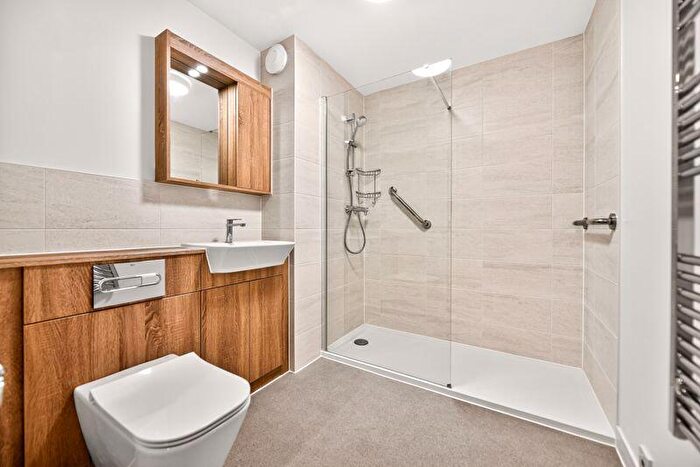1 Bedroom Flat For Sale In Dreton Lodge, Havant Road, Drayton, PO6