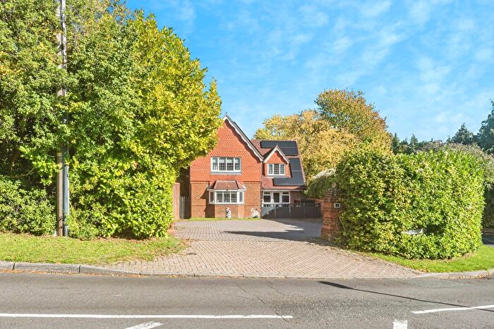 6 Bedroom Detached House For Sale In Old Kempshott Lane, Basingstoke, RG22