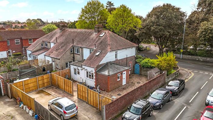 2 Bedroom Flat To Rent In South Farm Road, Worthing, BN14