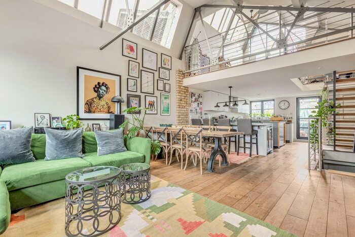 2 Bedroom Mews To Rent In Balham Grove, Balham, SW12