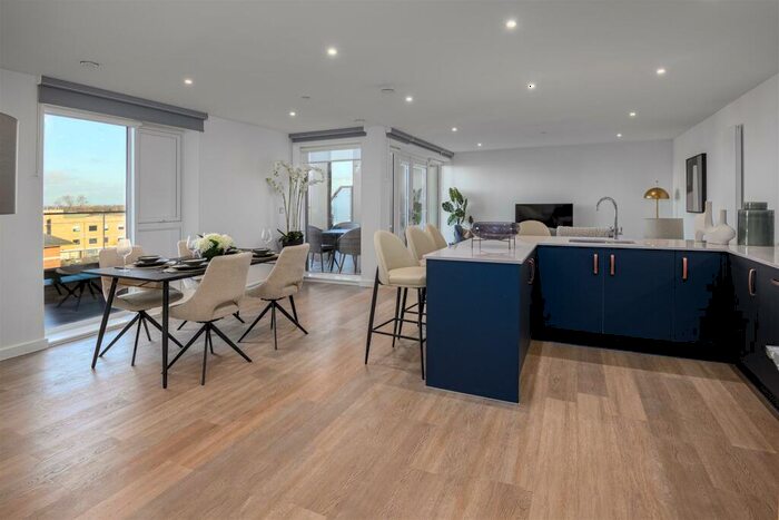 3 Bedroom Penthouse To Rent In Hersham Road, Walton-On-Thames, KT12