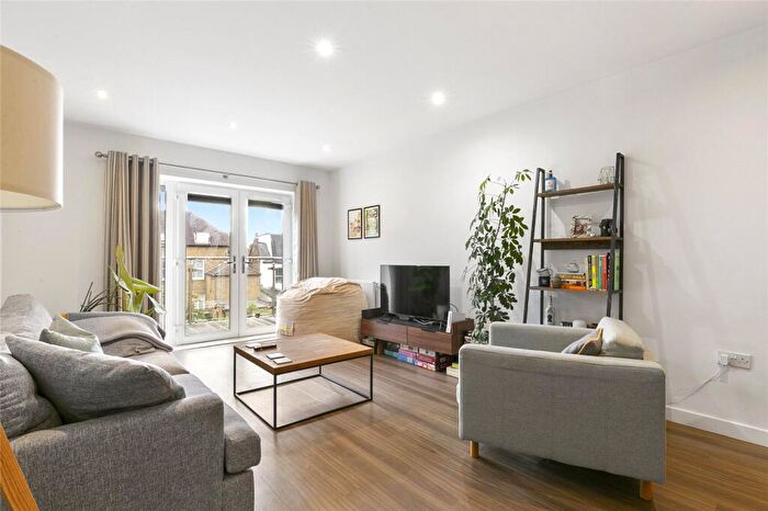 3 Bedroom Apartment To Rent In Old Devonshire Road, London, SW12