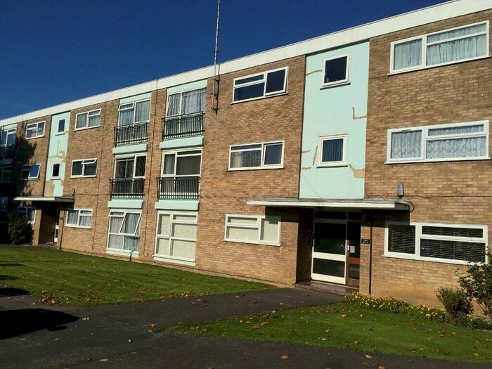 2 Bedroom Flat To Rent In St. Lawrence Gardens, Leigh-On-Sea, Essex, SS9