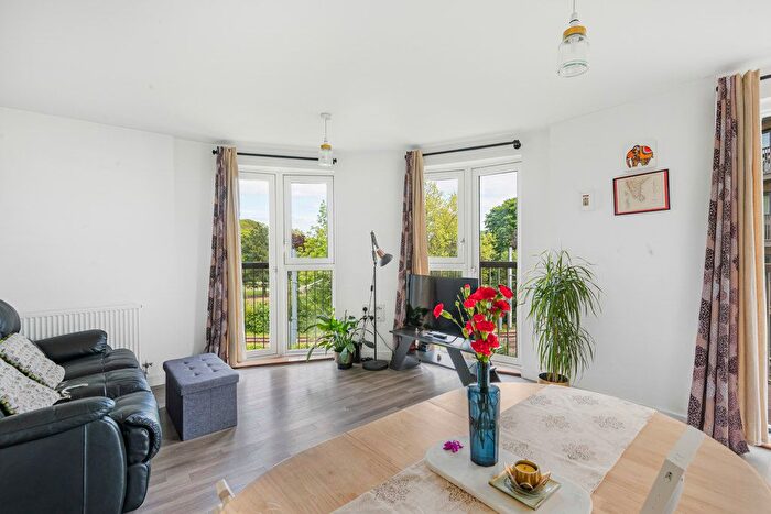 2 Bedroom Flat For Sale In Connersville Way, Croydon, CR0