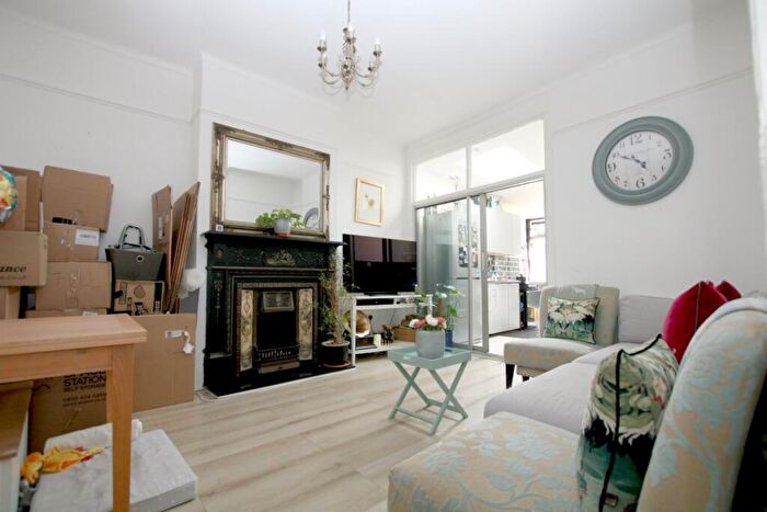 3 Bedroom Maisonette To Rent In Olive Road, Cricklewood, NW2