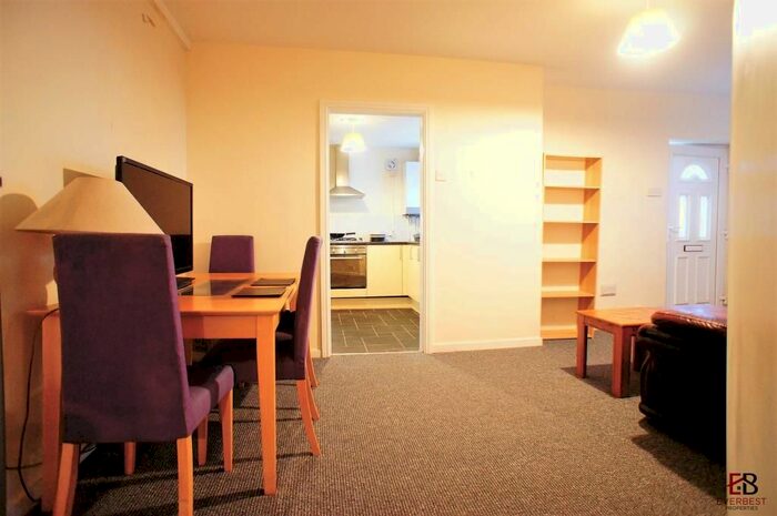 3 Bedroom Bungalow To Rent In Cross Villa Place, Newcastle Upon Tyne, NE4
