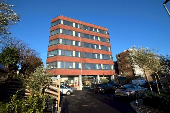1 Bedroom Apartment To Rent In Upperton Road, Eastbourne, BN21